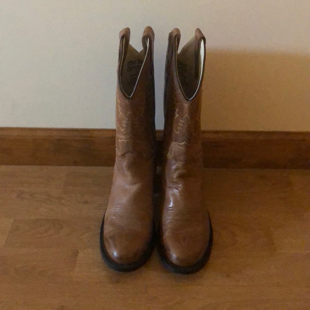 Old West Round Toe Cowboy Boots